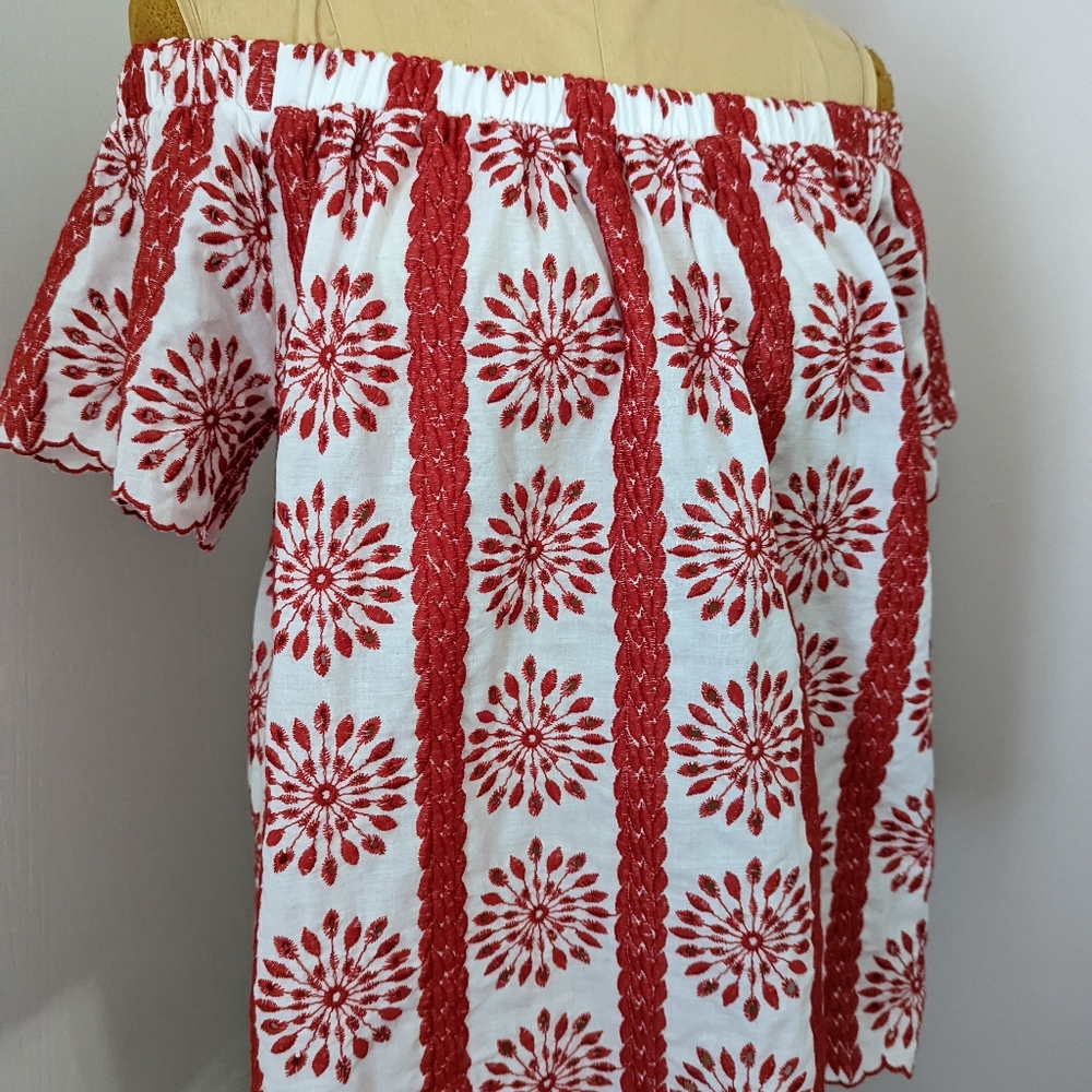 White Cotton with Red Detail Designs Off the Shoulder Entro Blouse size Small - Picture 2 of 9